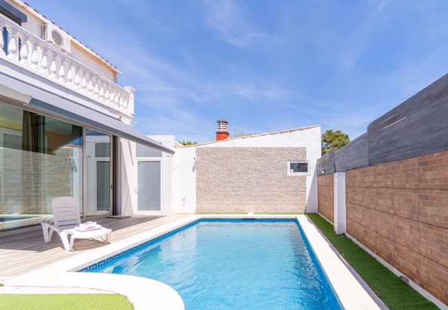 Villa en Empuriabrava - 0125-MONTGRI Casa con piscina privada y wifi Villa en Empuriabrava - 0125-MONTGRI Casa con piscina privada y wifi