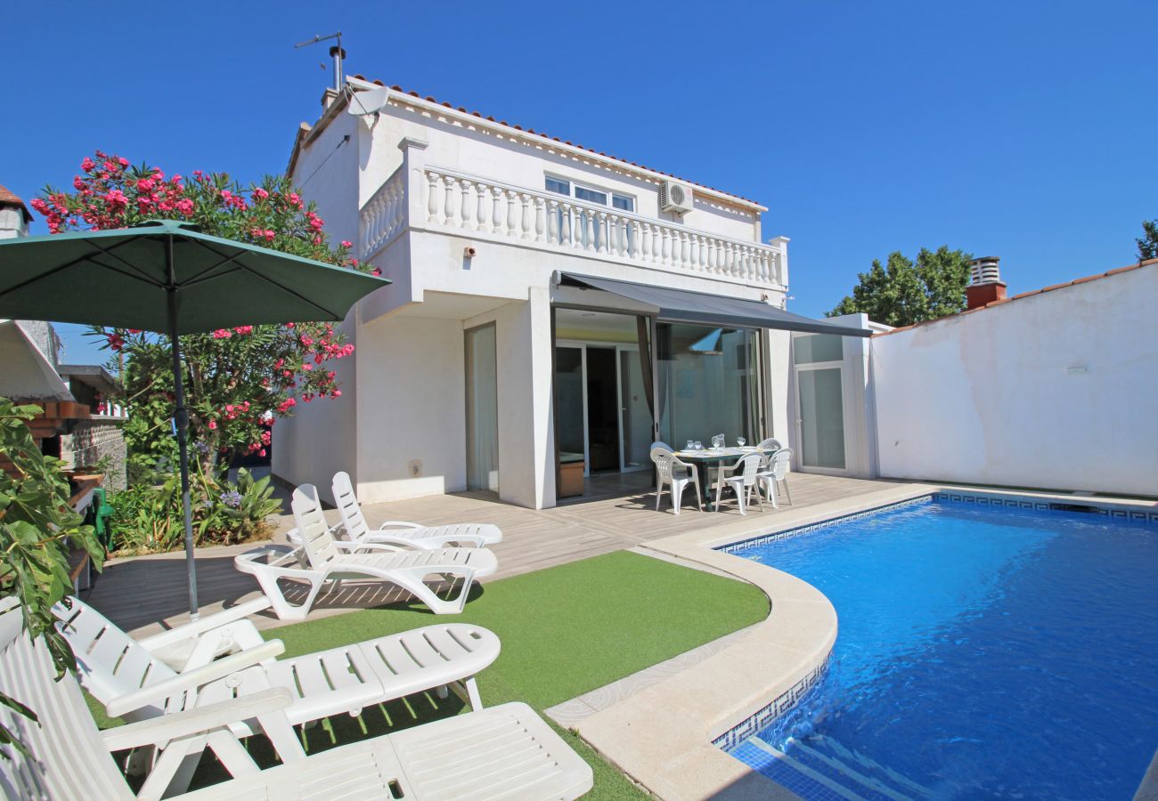 Villa en Empuriabrava - 0125-MONTGRI Casa con piscina privada y wifi