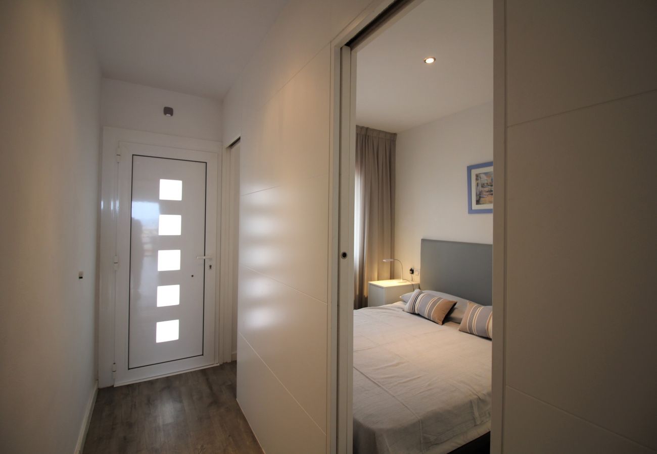 Apartamento en Empuriabrava - 0020-BAHIA Apartamento enfrente de la playa con wifi