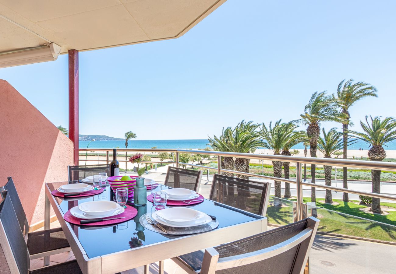 Apartamento en Empuriabrava - 0093-MIRABLAU Apartamento con vista al mar