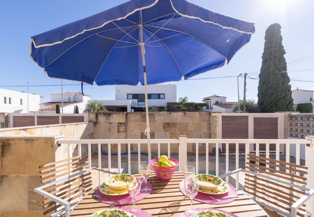 Villa en Empuriabrava - 0034-NOGUERA Casa con piscina pequeña