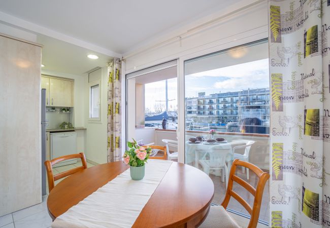 Apartamento en Empuriabrava - 0155-PORT SALINS Apartamento con vista al canal Apartamento en Empuriabrava - 0155-PORT SALINS Apartamento con vista al canal