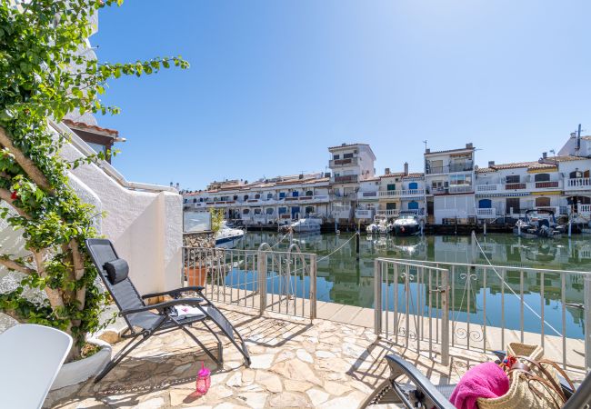 Villa en Empuriabrava - 0153-PORTO FINO Casa al canal con amarre Villa en Empuriabrava - 0153-PORTO FINO Casa al canal con amarre