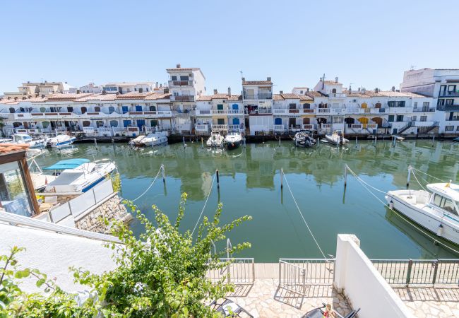 Villa en Empuriabrava - 0153-PORTO FINO Casa al canal con amarre Villa en Empuriabrava - 0153-PORTO FINO Casa al canal con amarre