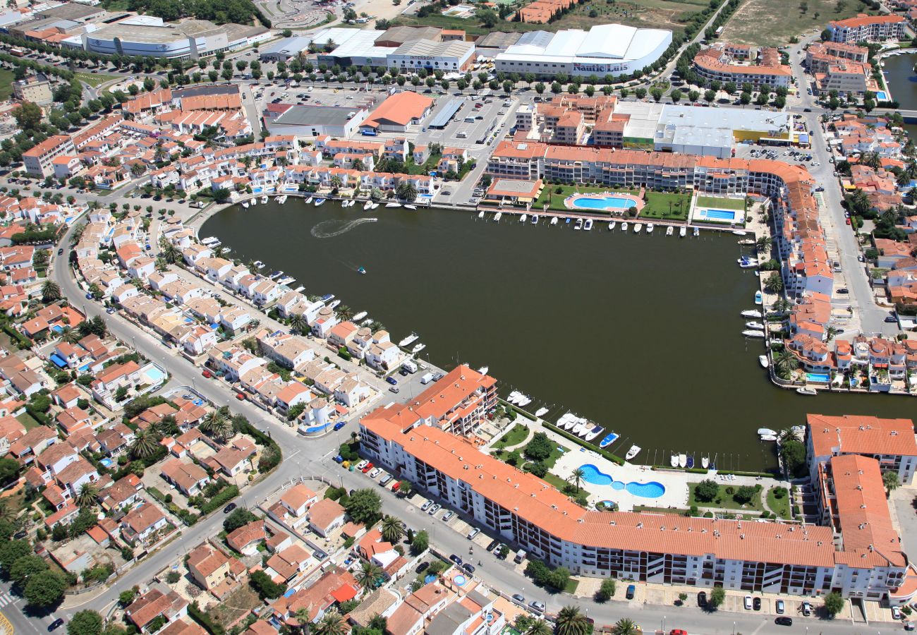 Apartamento en Empuriabrava - 0183-SANT MAURICI Apartamento con vistas al canal y parking