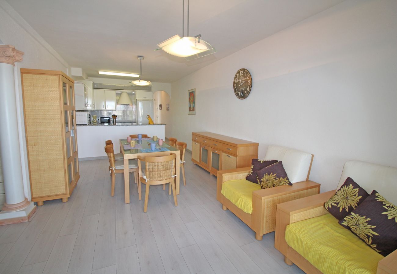 Apartamento en Empuriabrava - 0183-SANT MAURICI Apartamento con vistas al canal y parking