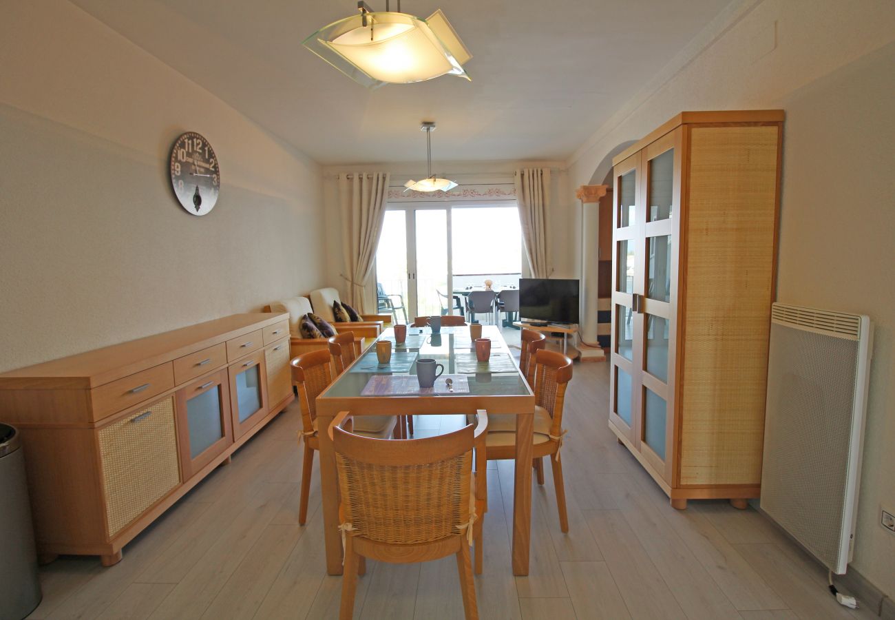 Apartamento en Empuriabrava - 0183-SANT MAURICI Apartamento con vistas al canal y parking