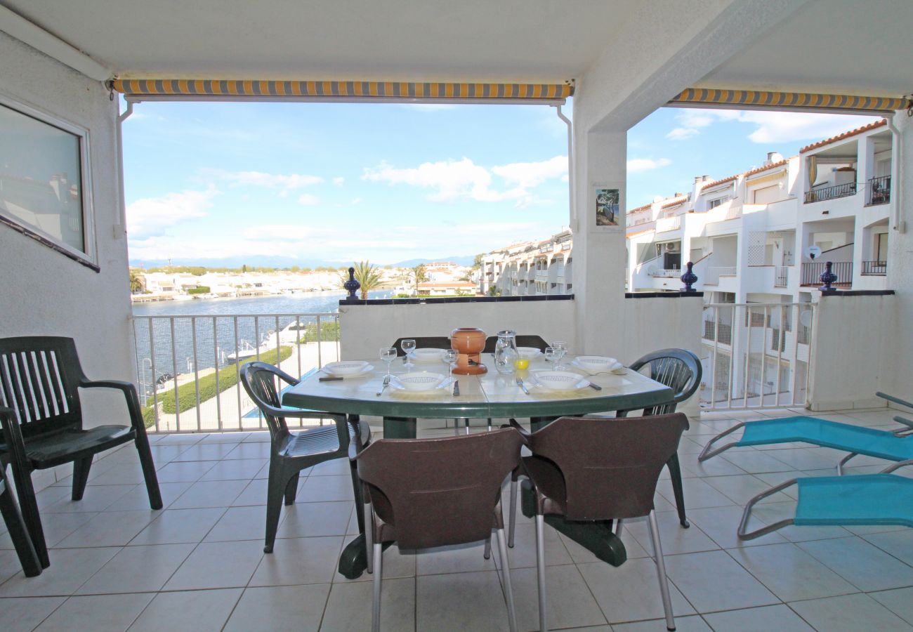 Apartamento en Empuriabrava - 0183-SANT MAURICI Apartamento con vistas al canal y parking