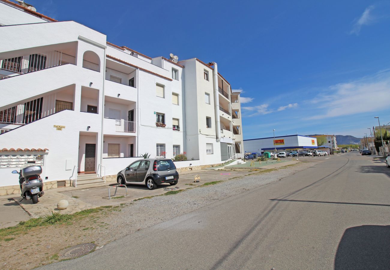 Apartamento en Empuriabrava - 0183-SANT MAURICI Apartamento con vistas al canal y parking