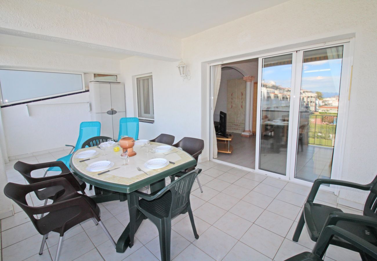 Apartamento en Empuriabrava - 0183-SANT MAURICI Apartamento con vistas al canal y parking