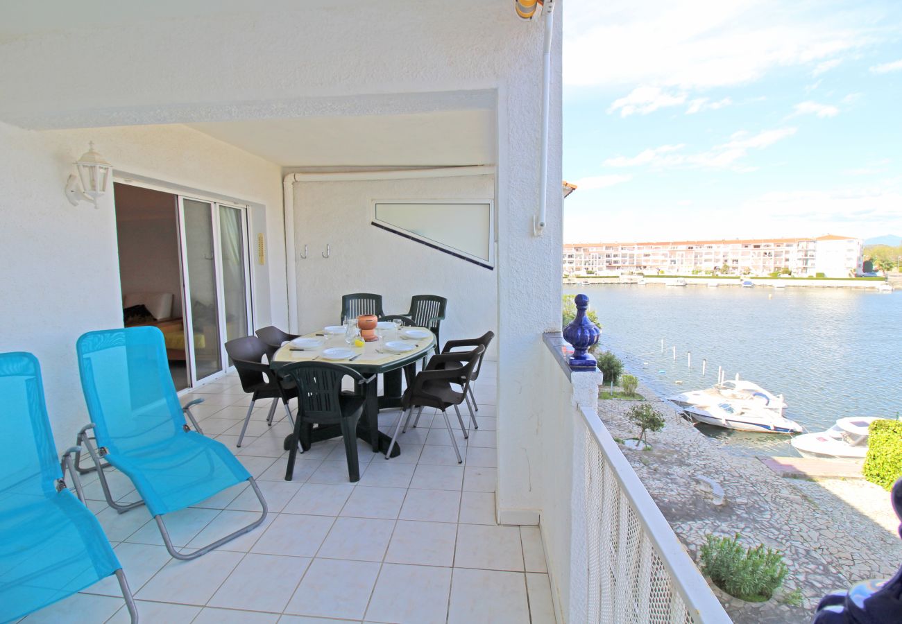 Apartamento en Empuriabrava - 0183-SANT MAURICI Apartamento con vistas al canal y parking
