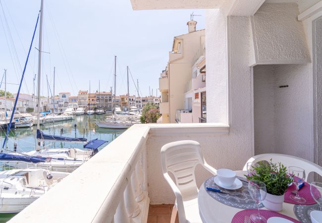 Apartamento en Empuriabrava - 0131-PORT MOXO Apartamento con terraza y vistas al canal  Apartamento en Empuriabrava - 0131-PORT MOXO Apartamento con terraza y vistas al canal