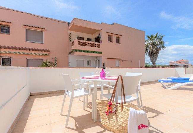 Apartamento en Empuriabrava - 0188-SANT MORI Apartamento con WIFI y gran terraza  Apartamento en Empuriabrava - 0188-SANT MORI Apartamento con WIFI y gran terraza