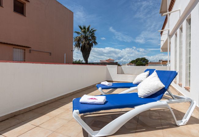 Apartamento en Empuriabrava - 0188-SANT MORI Apartamento con WIFI y gran terraza  Apartamento en Empuriabrava - 0188-SANT MORI Apartamento con WIFI y gran terraza