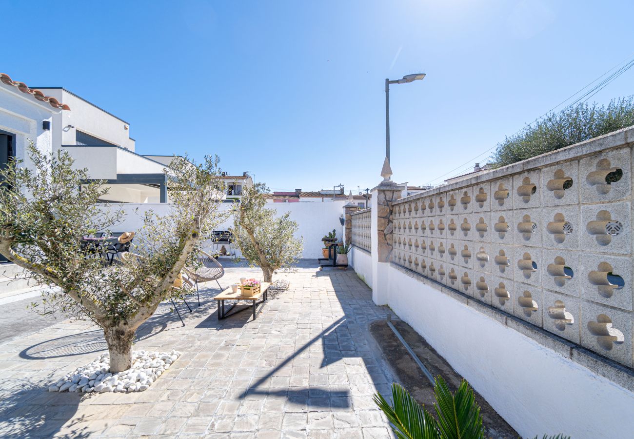 Villa en Empuriabrava - 0009-ALBERES Casa con piscina