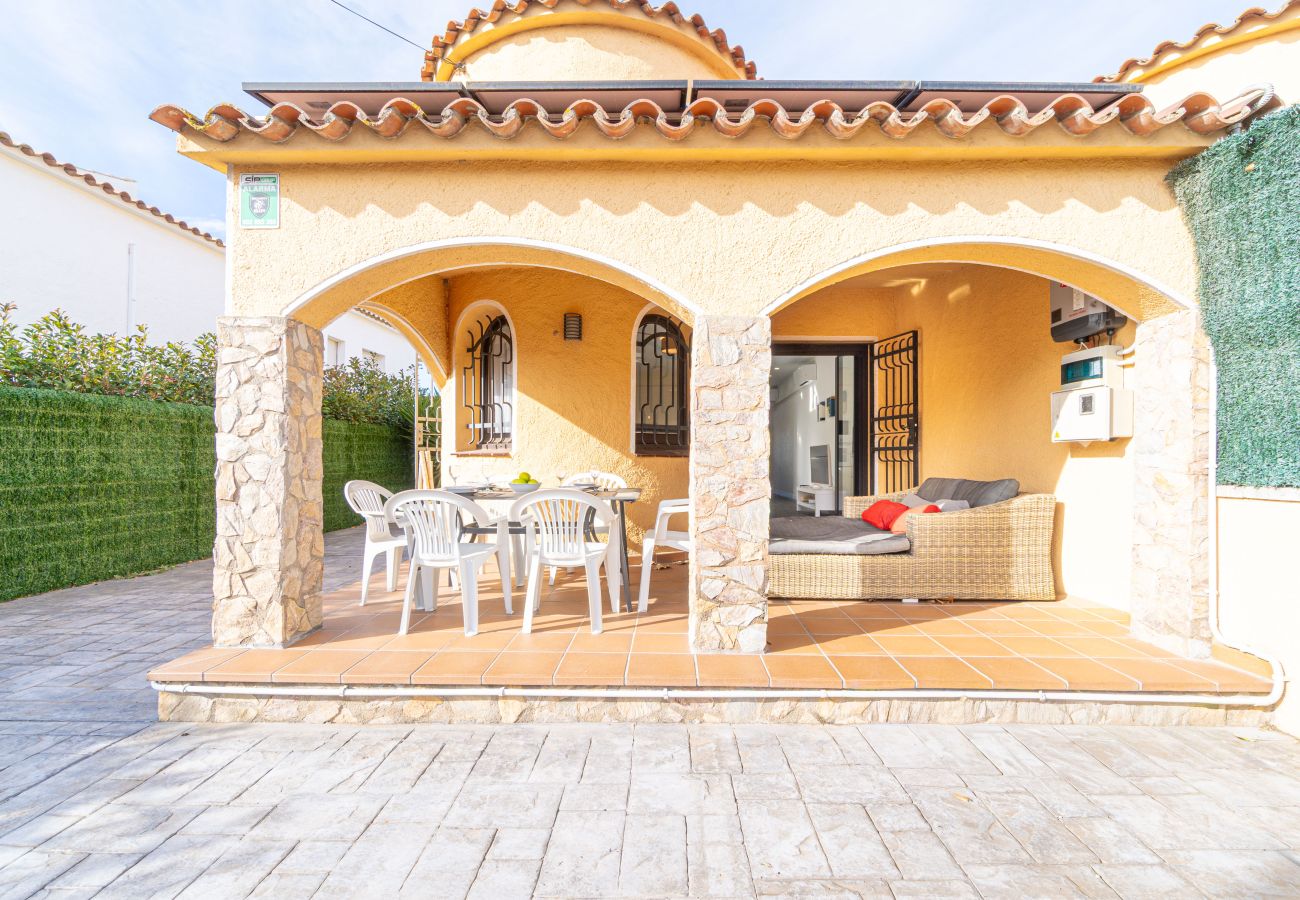 Villa en Empuriabrava - 0130-MONTGRI Casa con piscina privada 