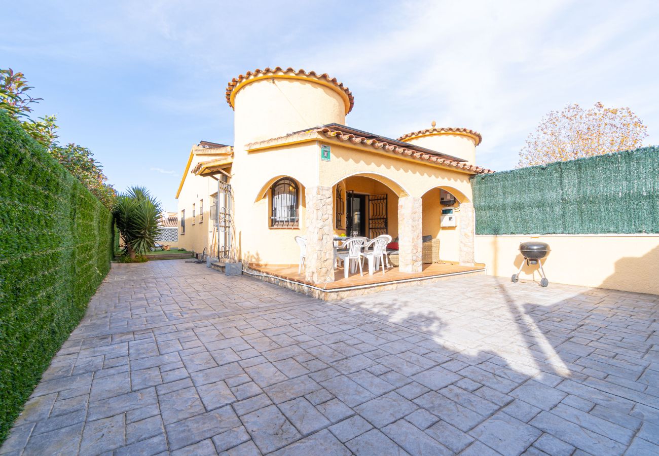 Villa en Empuriabrava - 0130-MONTGRI Casa con piscina privada 