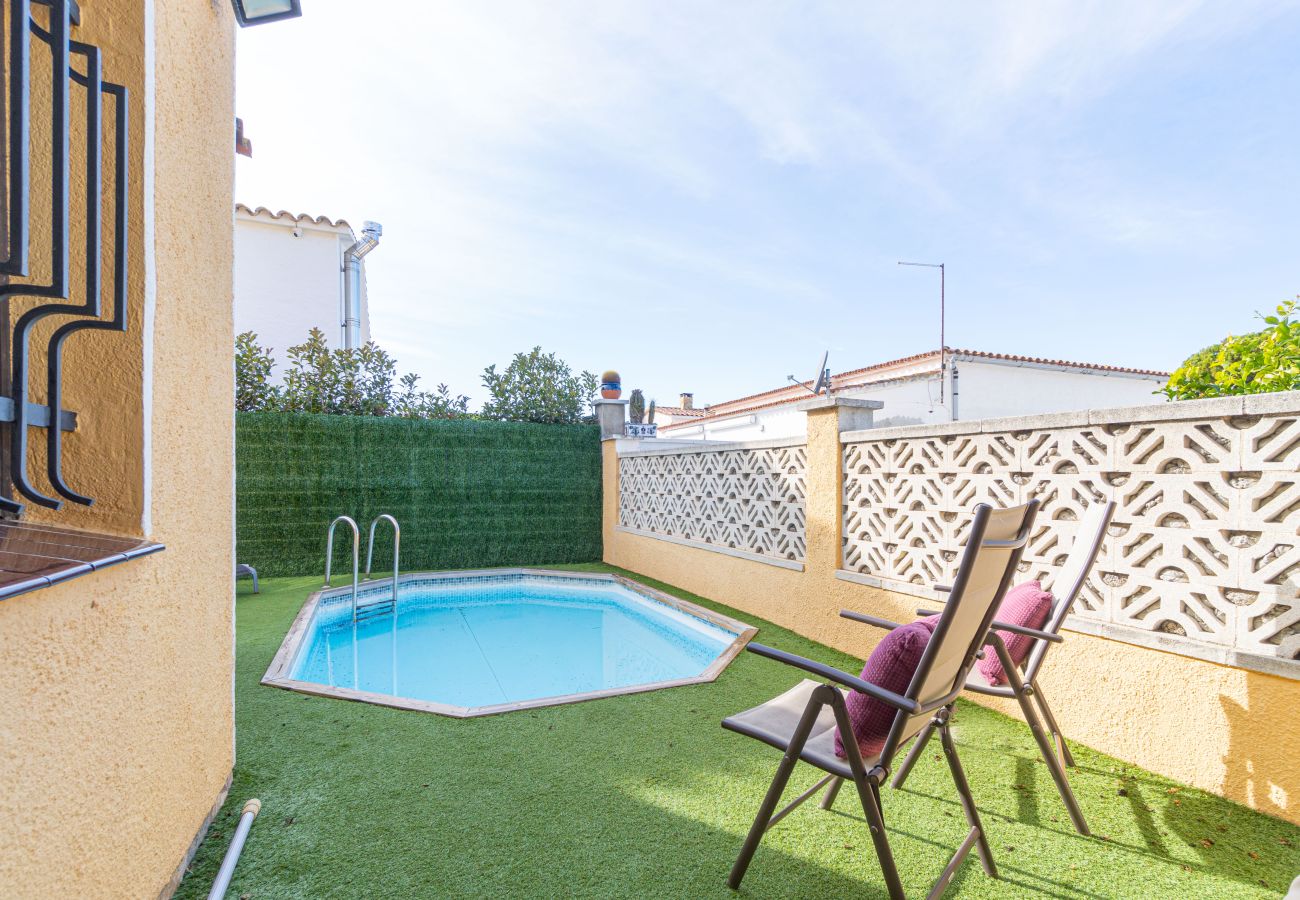 Villa en Empuriabrava - 0130-MONTGRI Casa con piscina privada 
