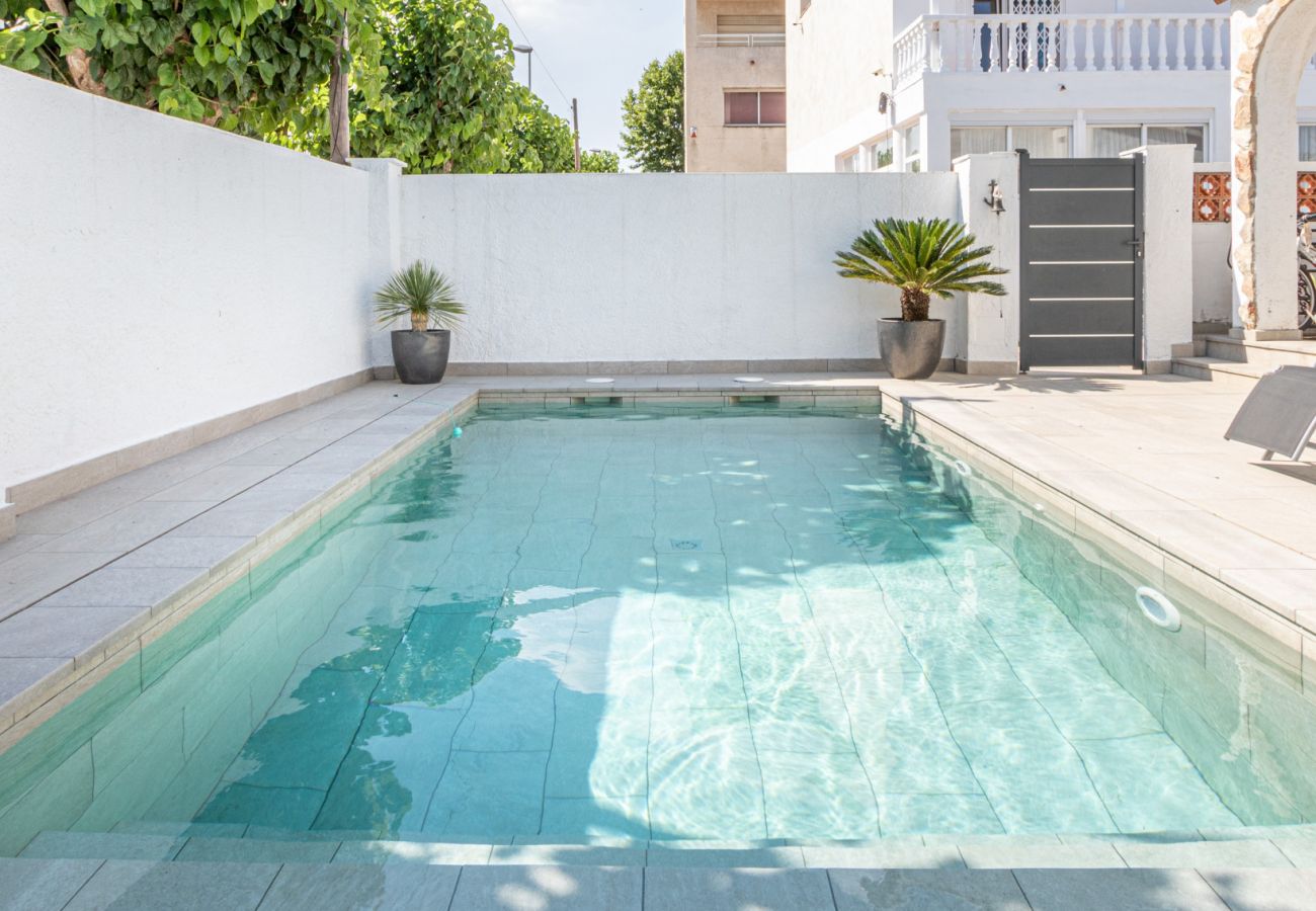 Villa en Empuriabrava - 0190-SANT MAURICI Casa con piscina privada
