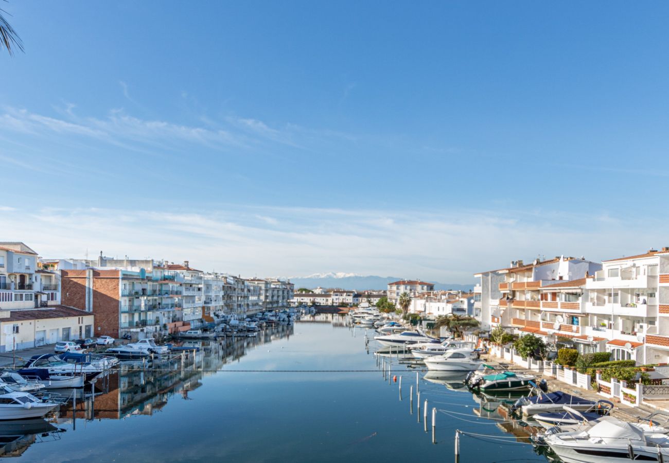 Apartamento en Empuriabrava - 0147-PORT SOTAVENT Apartamento con vista al canal y piscina
