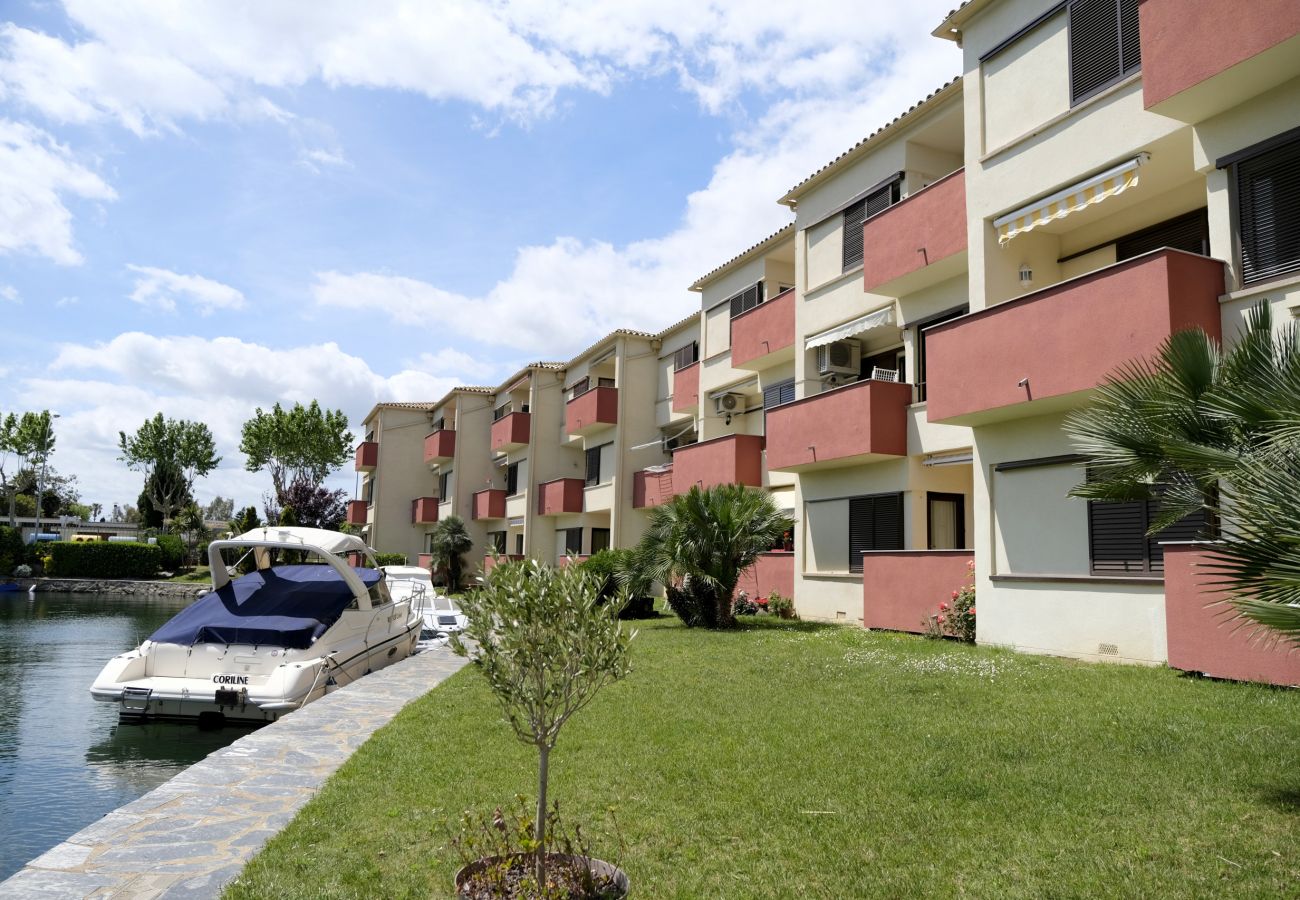 Apartamento en Empuriabrava - 0147-PORT SOTAVENT Apartamento con vista al canal y piscina