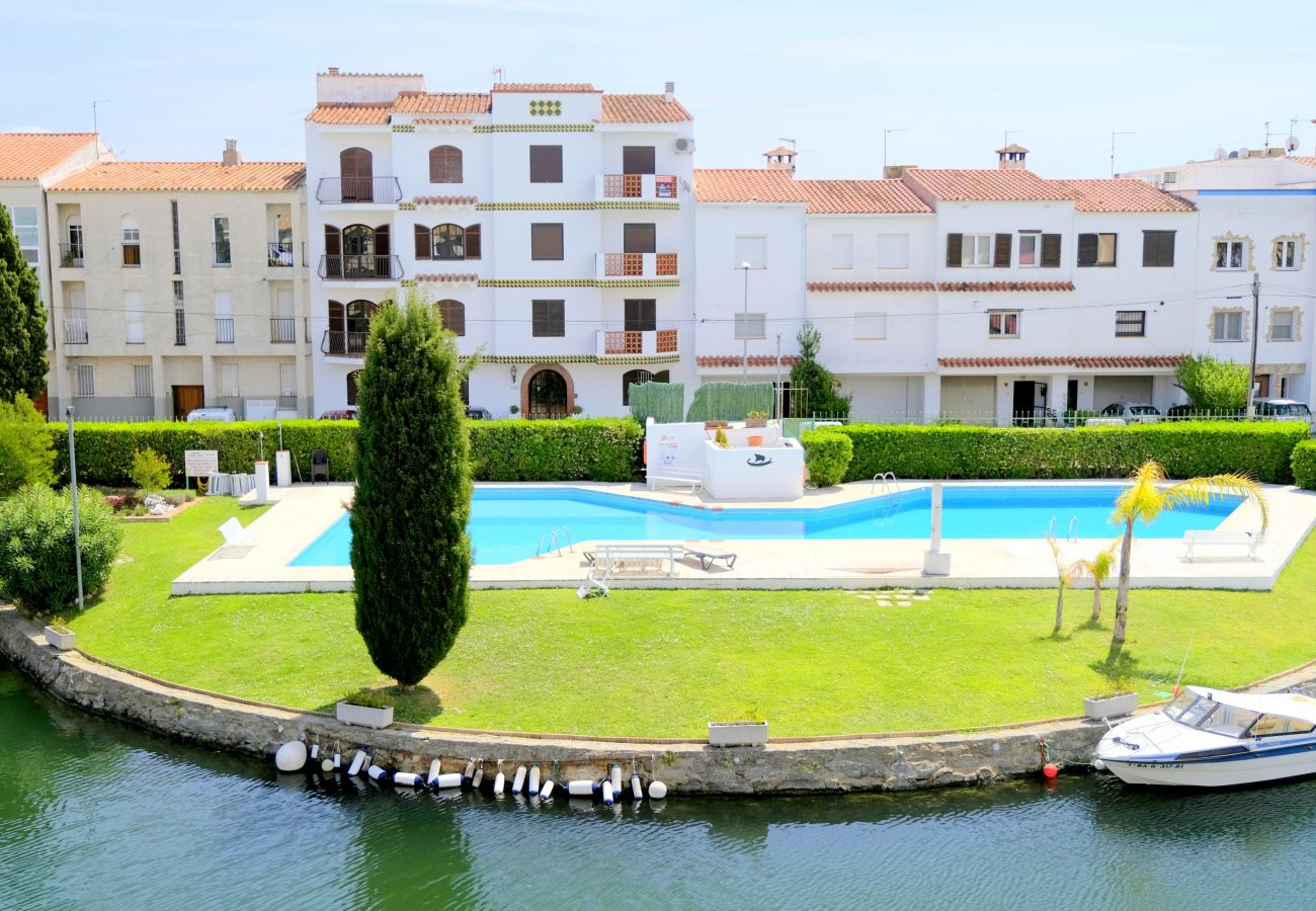 Apartamento en Empuriabrava - 0147-PORT SOTAVENT Apartamento con vista al canal y piscina