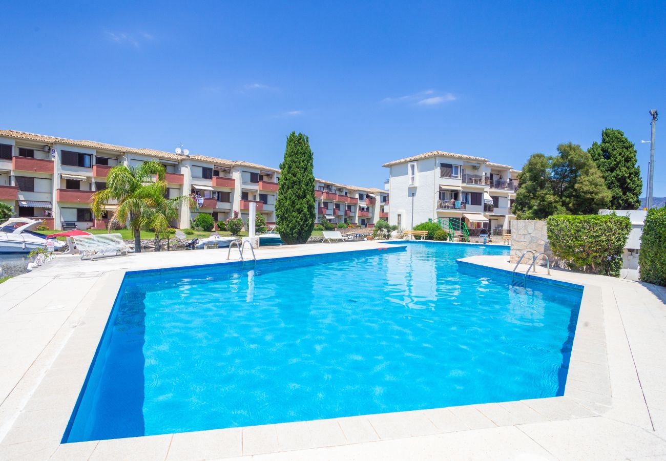 Apartamento en Empuriabrava - 0147-PORT SOTAVENT Apartamento con vista al canal y piscina