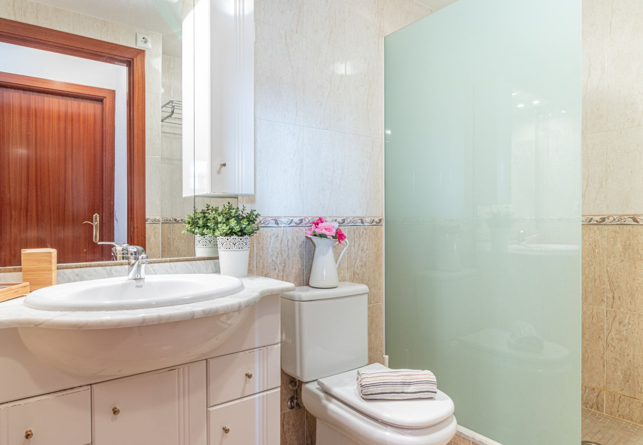 Apartamento en Empuriabrava - 0089-MIRABLAU  Apartamento con vistas laterales a la playa