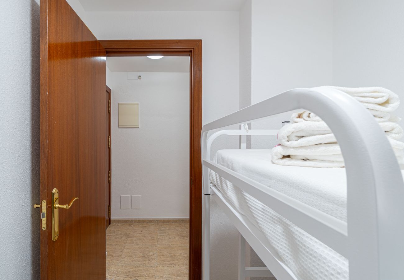 Apartamento en Empuriabrava - 0089-MIRABLAU  Apartamento con vistas laterales a la playa