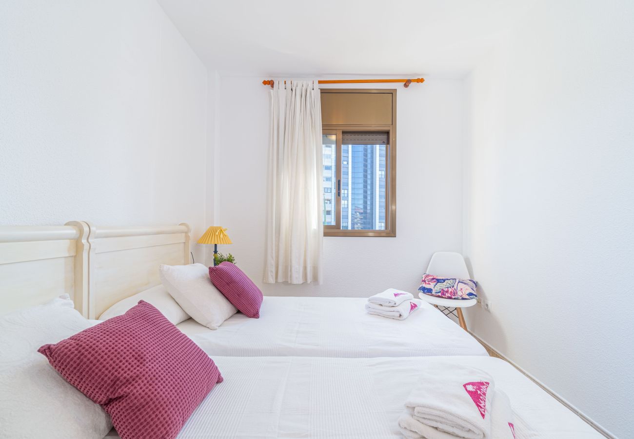 Apartamento en Empuriabrava - 0089-MIRABLAU  Apartamento con vistas laterales a la playa