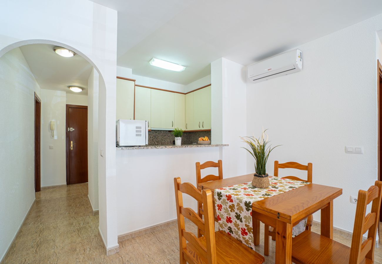 Apartamento en Empuriabrava - 0089-MIRABLAU  Apartamento con vistas laterales a la playa