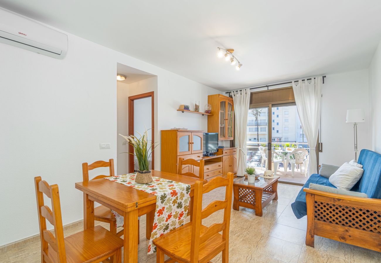 Apartamento en Empuriabrava - 0089-MIRABLAU  Apartamento con vistas laterales a la playa