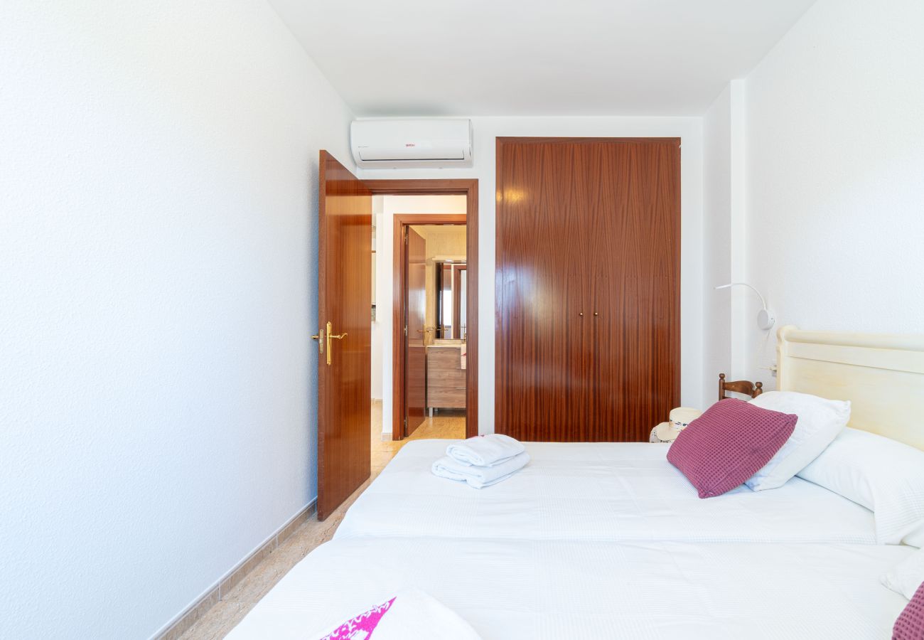 Apartamento en Empuriabrava - 0089-MIRABLAU  Apartamento con vistas laterales a la playa