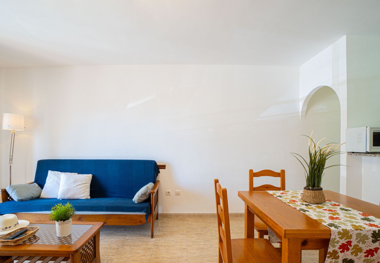 Apartamento en Empuriabrava - 0089-MIRABLAU  Apartamento con vistas laterales a la playa