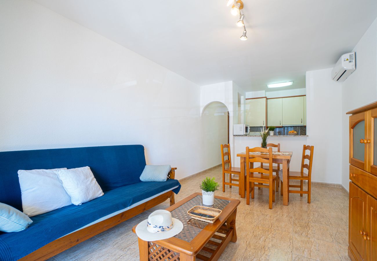 Apartamento en Empuriabrava - 0089-MIRABLAU  Apartamento con vistas laterales a la playa