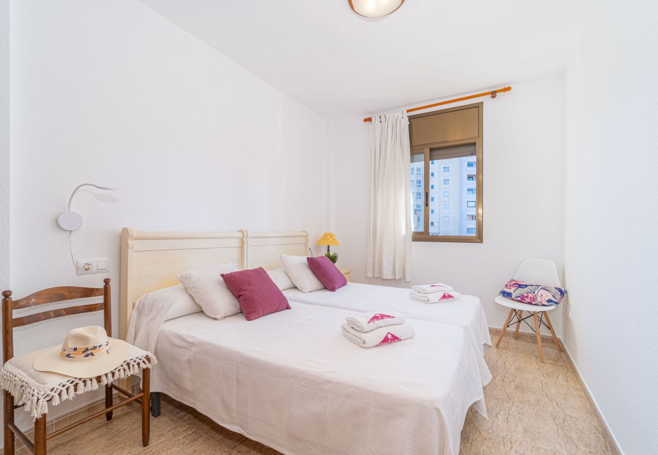 Apartamento en Empuriabrava - 0089-MIRABLAU  Apartamento con vistas laterales a la playa