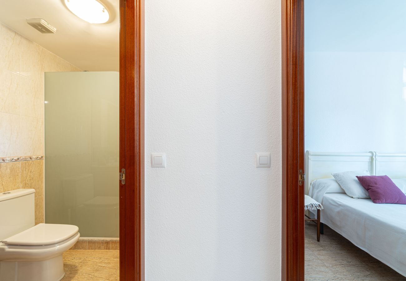 Apartamento en Empuriabrava - 0089-MIRABLAU  Apartamento con vistas laterales a la playa