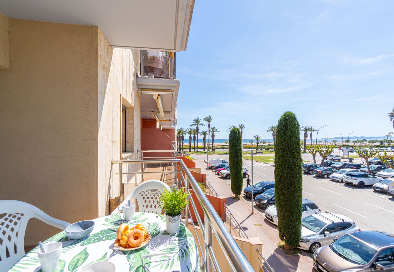 Apartamento en Empuriabrava - 0089-MIRABLAU  Apartamento con vistas laterales a la playa