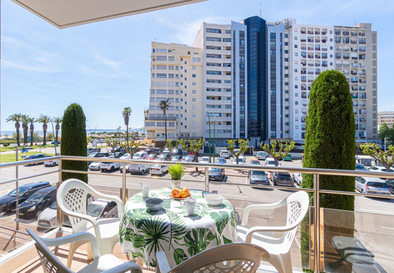 Apartamento en Empuriabrava - 0089-MIRABLAU  Apartamento con vistas laterales a la playa