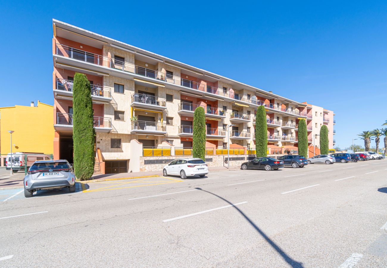 Apartamento en Empuriabrava - 0089-MIRABLAU  Apartamento con vistas laterales a la playa