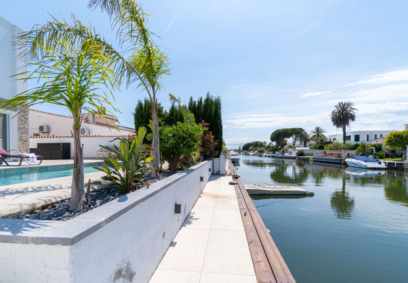 Villa en Empuriabrava - 0040-CAP RAS Casa al canal con piscina y amarre