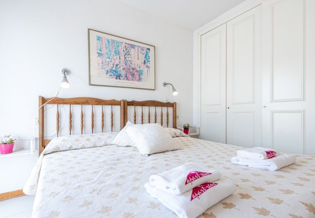 Apartament en Empuriabrava - 0161-PORT GREC Apartmament amb WIFI, vistes al canal i al mar Apartament en Empuriabrava - 0161-PORT GREC Apartmament amb WIFI, vistes al canal i al mar