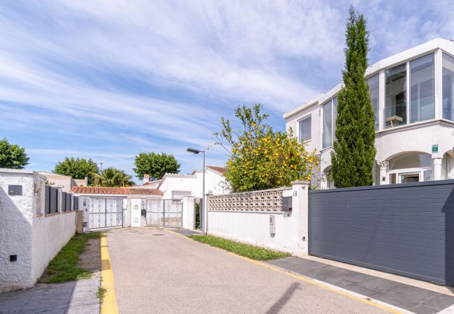 Vil.la en Empuriabrava - 0125-MONTGRI Casa amb piscina privada  i wifi Vil.la en Empuriabrava - 0125-MONTGRI Casa amb piscina privada  i wifi