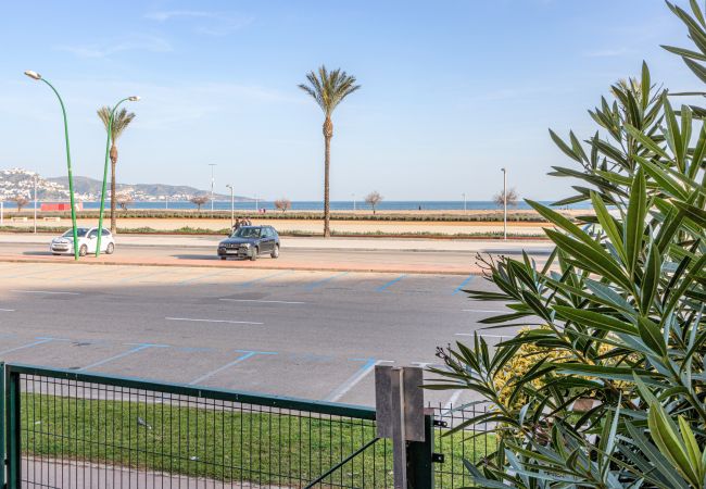 Apartament en Empuriabrava - 0087-MIRABLAU Apartament davant de la platja Apartament en Empuriabrava - 0087-MIRABLAU Apartament davant de la platja