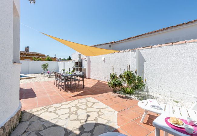 Vil.la en Empuriabrava - 0005-ALBERES Casa amb piscina Vil.la en Empuriabrava - 0005-ALBERES Casa amb piscina