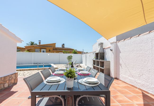 Vil.la en Empuriabrava - 0005-ALBERES Casa amb piscina Vil.la en Empuriabrava - 0005-ALBERES Casa amb piscina