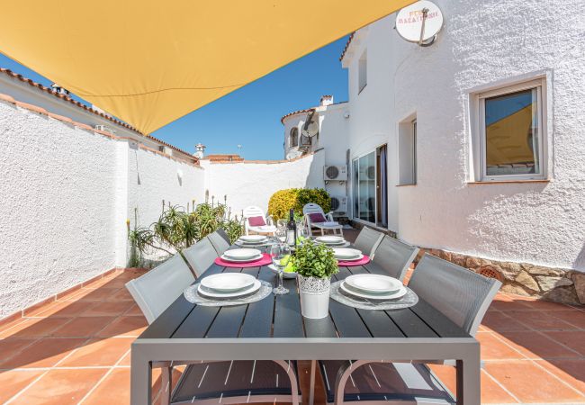 Vil.la en Empuriabrava - 0005-ALBERES Casa amb piscina Vil.la en Empuriabrava - 0005-ALBERES Casa amb piscina