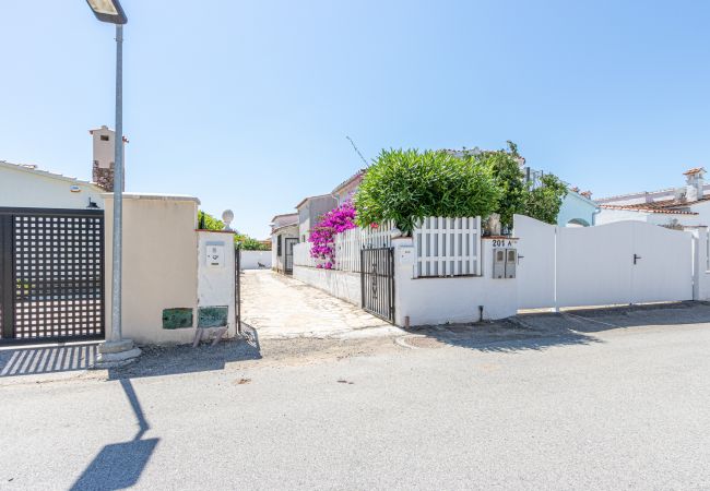 Vil.la en Empuriabrava - 0005-ALBERES Casa amb piscina Vil.la en Empuriabrava - 0005-ALBERES Casa amb piscina