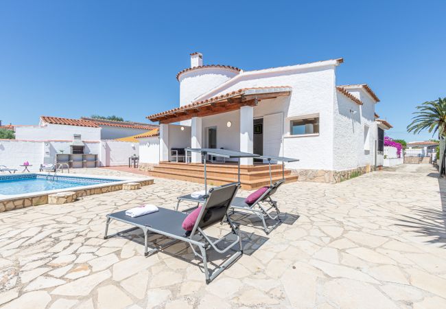 Vil.la en Empuriabrava - 0005-ALBERES Casa amb piscina Vil.la en Empuriabrava - 0005-ALBERES Casa amb piscina