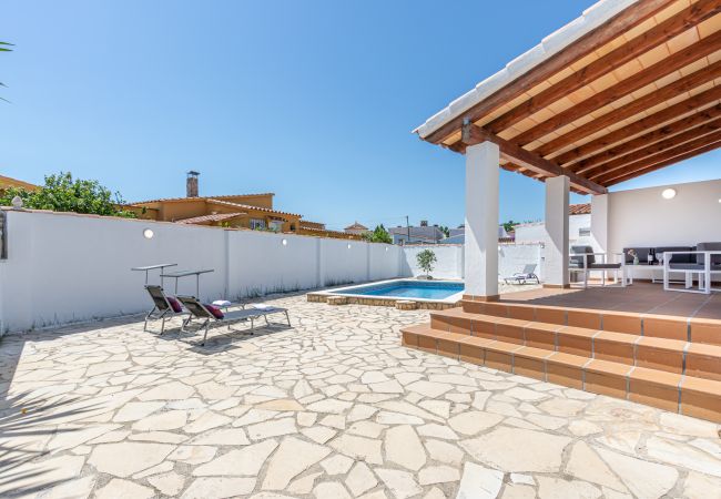 Vil.la en Empuriabrava - 0005-ALBERES Casa amb piscina Vil.la en Empuriabrava - 0005-ALBERES Casa amb piscina